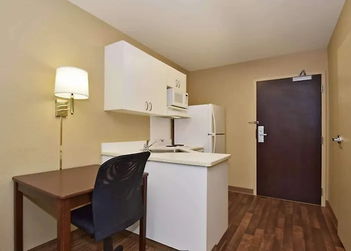 Suburban Minneapolis Hotel 2*