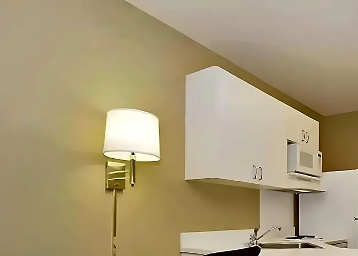 Suburban Minneapolis Hotel 2*