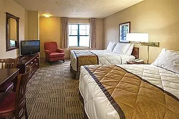 Suburban Minneapolis Hotel 2*